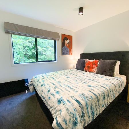 Modern 2-Bedroom Apartment 7-Mins Walk To קווינסטאון מראה חיצוני תמונה