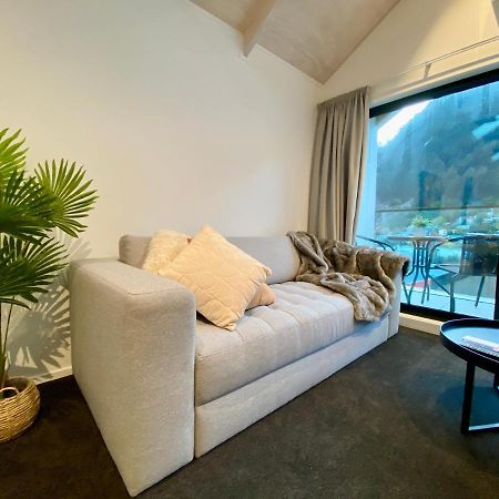 Modern 2-Bedroom Apartment 7-Mins Walk To קווינסטאון מראה חיצוני תמונה