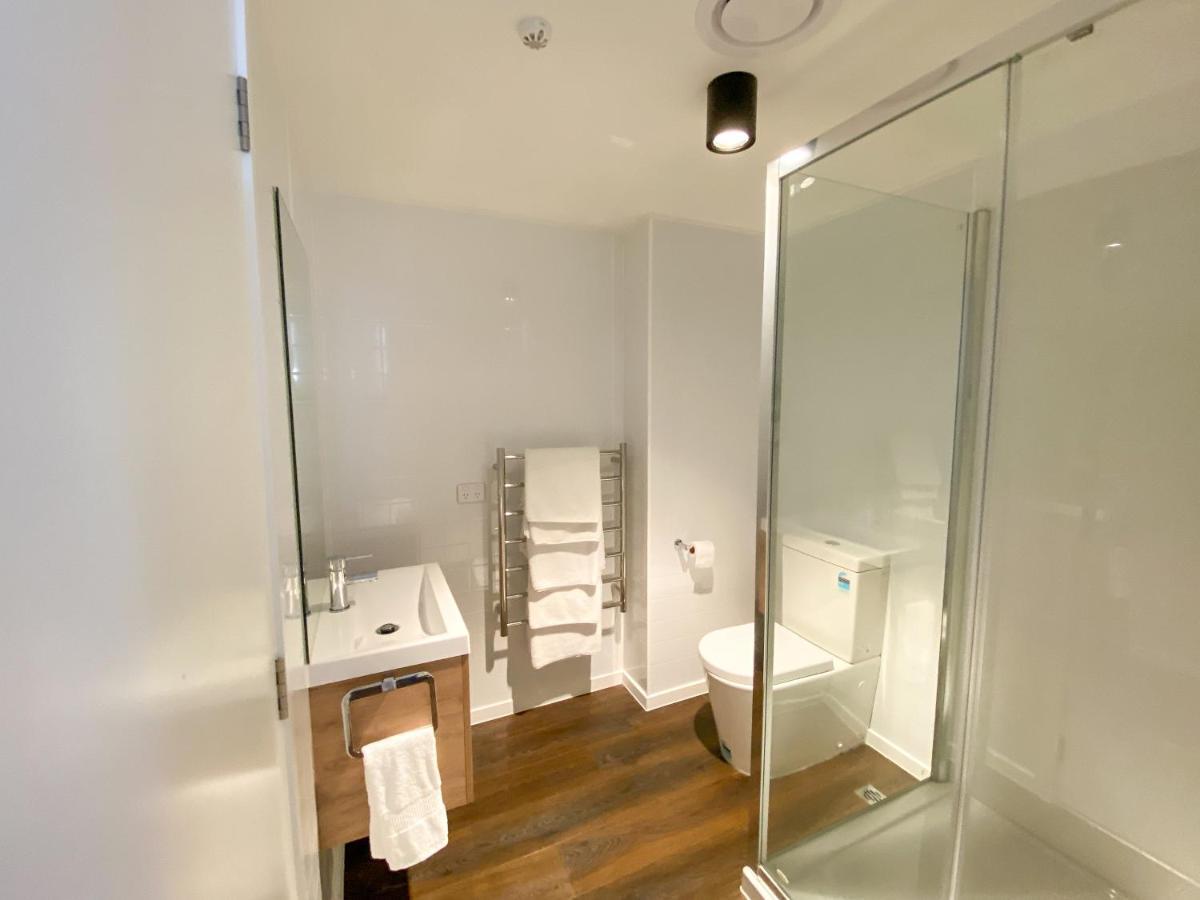 Modern 2-Bedroom Apartment 7-Mins Walk To קווינסטאון מראה חיצוני תמונה