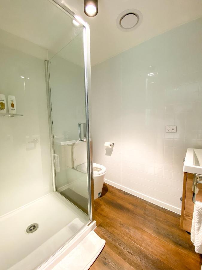 Modern 2-Bedroom Apartment 7-Mins Walk To קווינסטאון מראה חיצוני תמונה